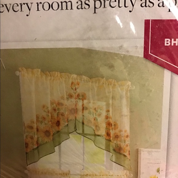 Other - Better home and gardens swag valance small windows